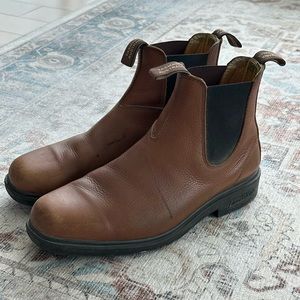 Men’s Blundstones Chisel-toe Chelsea Boots